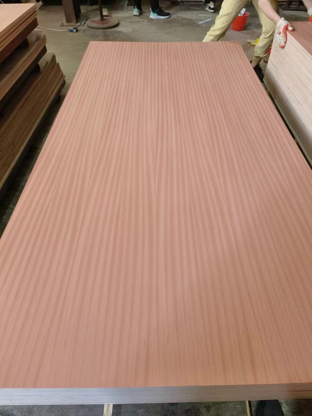 2-25mm Furniture Grade Red Oak Black Walnut Teak Natural Wood Veneer Laminated Fancy Plywood for Dec