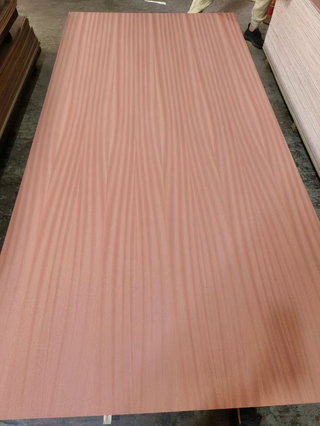 2-25mm Furniture Grade Red Oak Black Walnut Teak Natural Wood Veneer Laminated Fancy Plywood for Dec