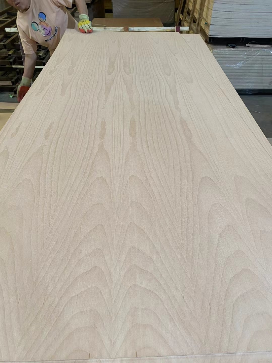 2-25mm Furniture Grade Red Oak Black Walnut Teak Natural Wood Veneer Laminated Fancy Plywood for Dec