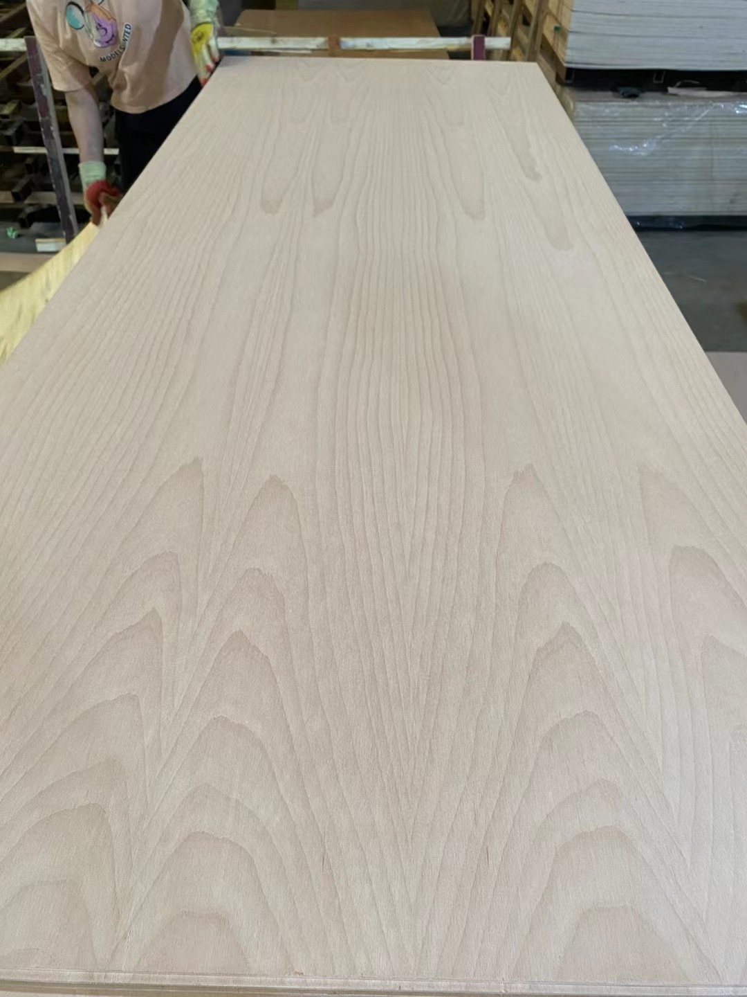 2-25mm Furniture Grade Red Oak Black Walnut Teak Natural Wood Veneer Laminated Fancy Plywood for Dec