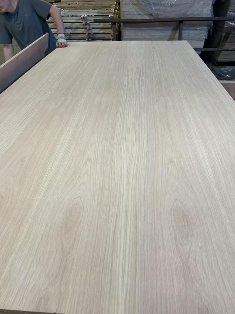 2-25mm Furniture Grade Red Oak Black Walnut Teak Natural Wood Veneer Laminated Fancy Plywood for Dec