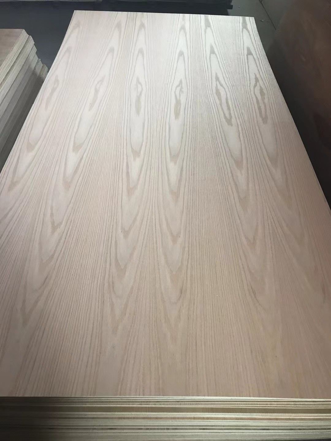 2-25mm Furniture Grade Red Oak Black Walnut Teak Natural Wood Veneer Laminated Fancy Plywood for Dec