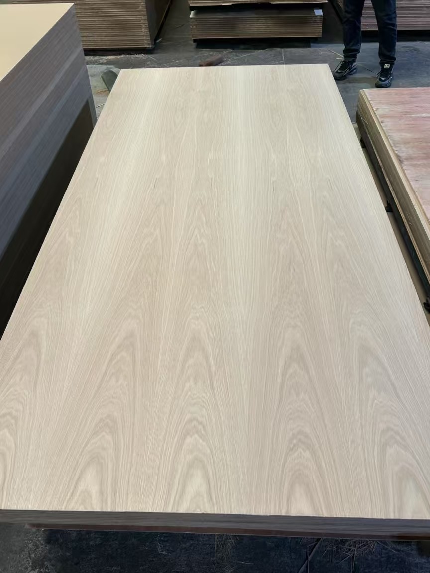 2-25mm Furniture Grade Red Oak Black Walnut Teak Natural Wood Veneer Laminated Fancy Plywood for Dec