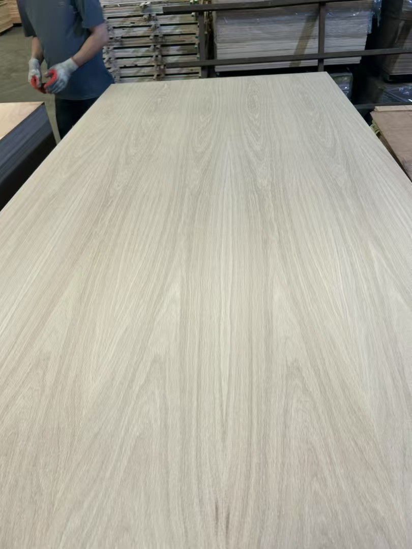 2-25mm Furniture Grade Red Oak Black Walnut Teak Natural Wood Veneer Laminated Fancy Plywood for Dec