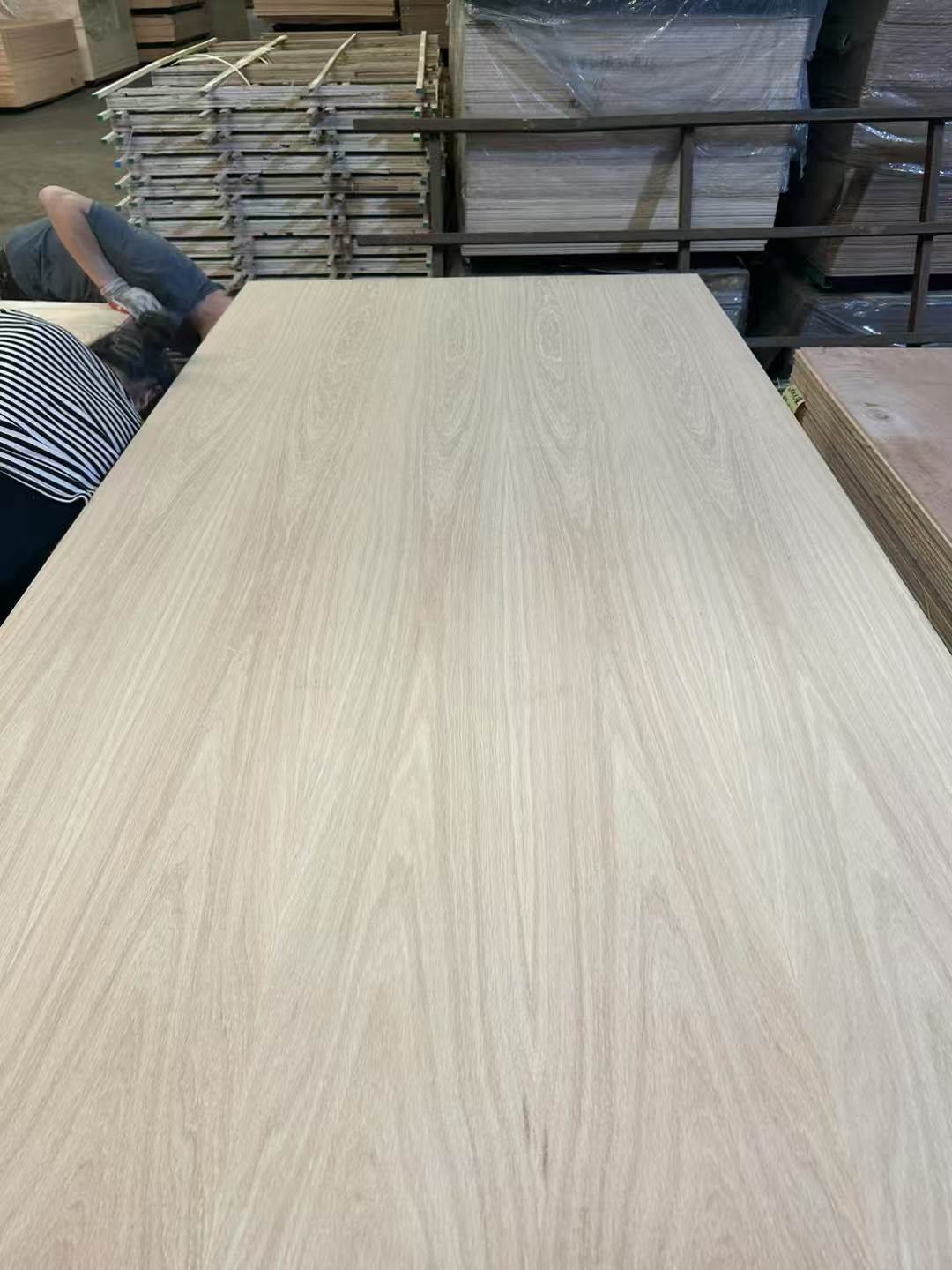 2-25mm Furniture Grade Red Oak Black Walnut Teak Natural Wood Veneer Laminated Fancy Plywood for Dec