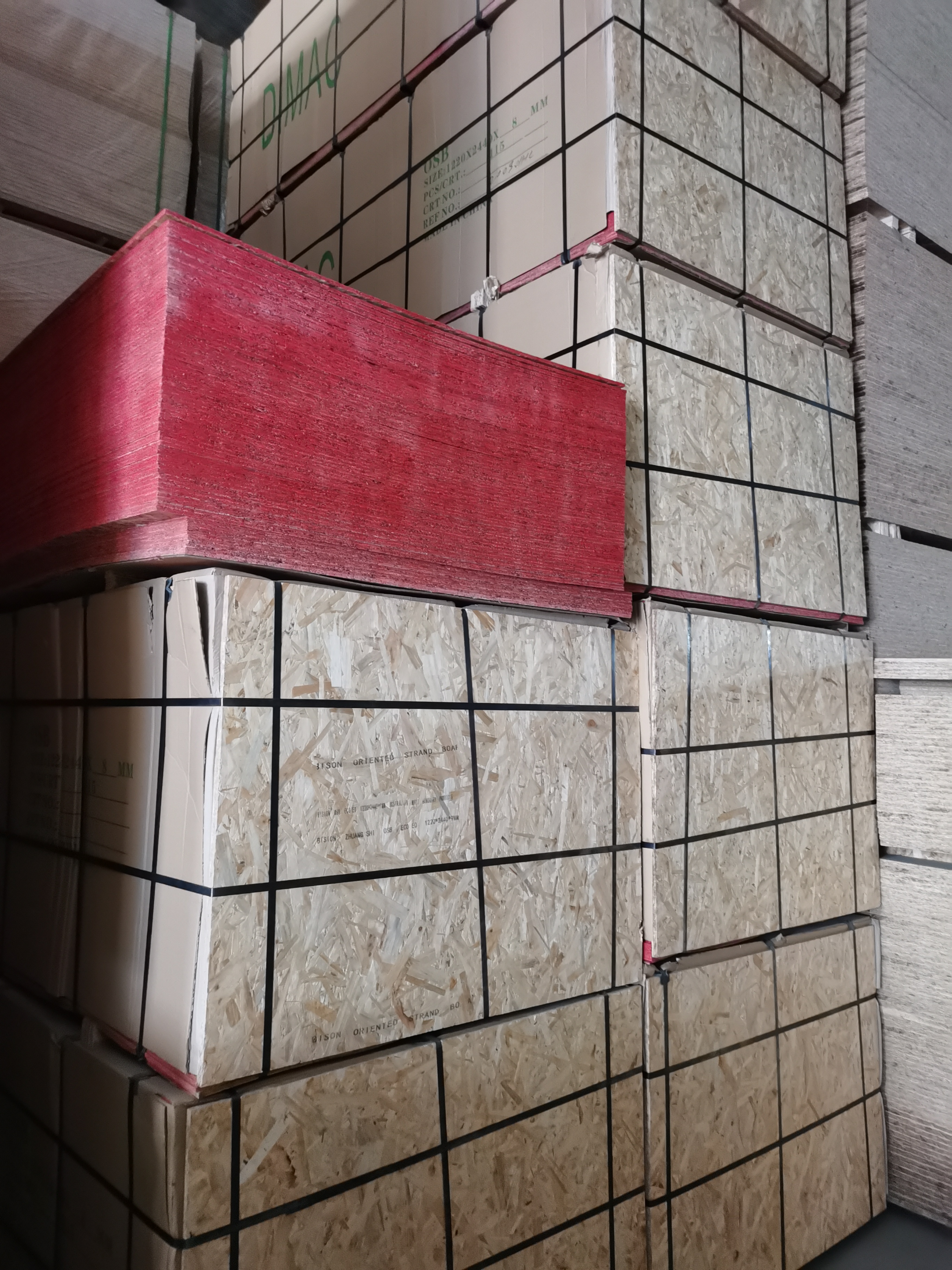 Waterproof OSB3 Oriented Strand Board Used for Construction (图4) Waterproof OSB3 Oriented Strand Board Used for Construction (图4)