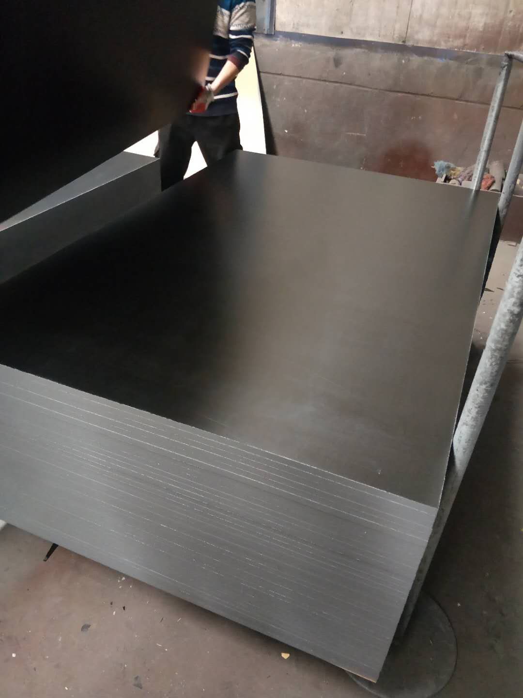 Film faced plywood with hardwood core combi core poplar core(图1) Film faced plywood with hardwood core combi core poplar core(图1)