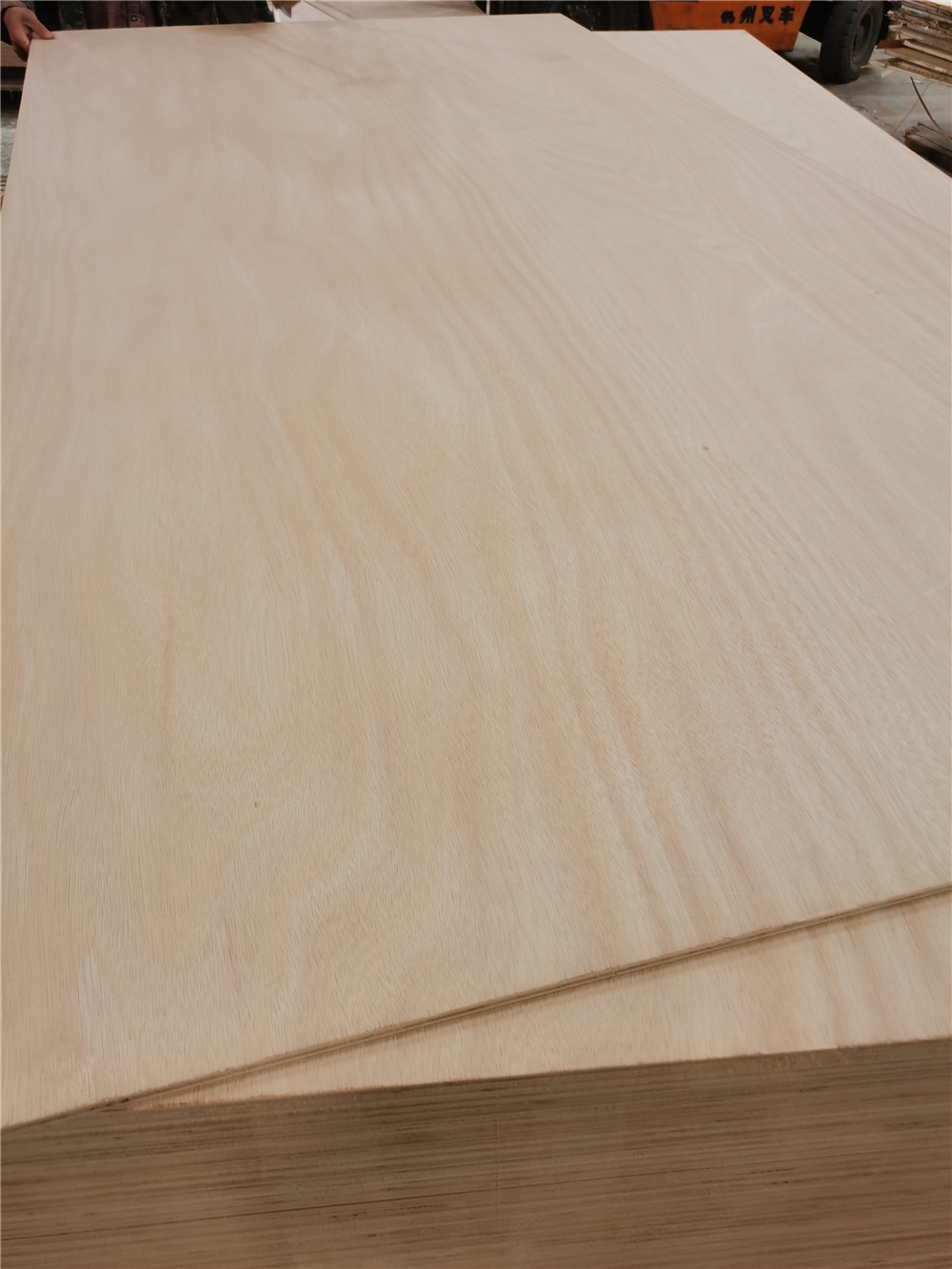 Okoume BB/BB plywood with combi core E0 glue(图1) Okoume BB/BB plywood with combi core E0 glue(图1)