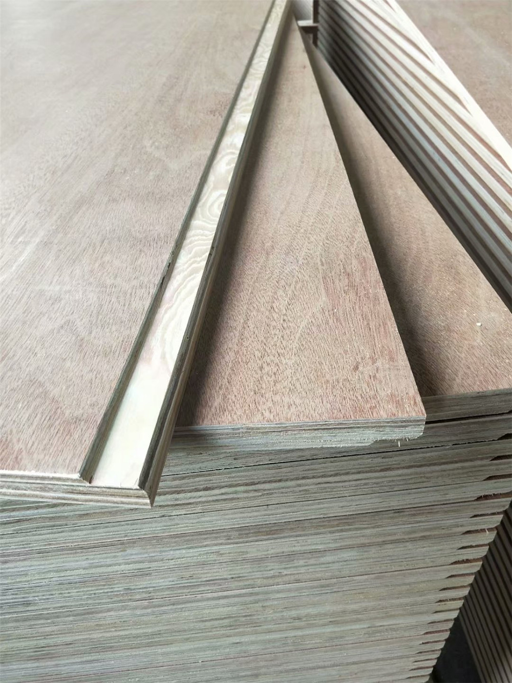 CONTAINER FLOOR PLYWOOD(图1) CONTAINER FLOOR PLYWOOD(图1)