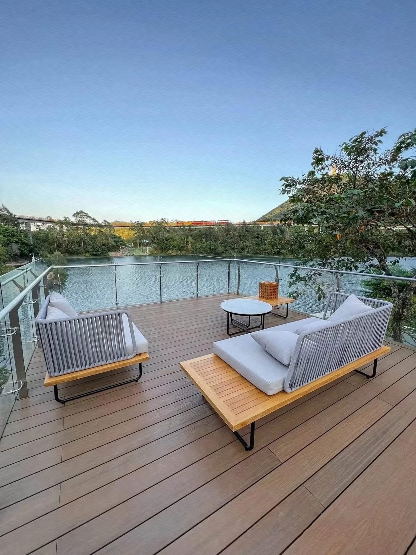 High - Quality WPC Decking, 100% Waterproof for Long - Lasting Outdoor Use(图2) High - Quality WPC Decking, 100% Waterproof for Long - Lasting Outdoor Use(图2)