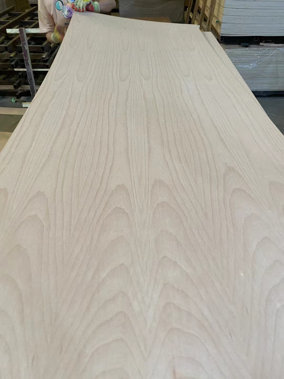 2-25mm Furniture Grade Red Oak Black Walnut Teak Natural Wood Veneer Laminated Fancy Plywood for Dec(图4)