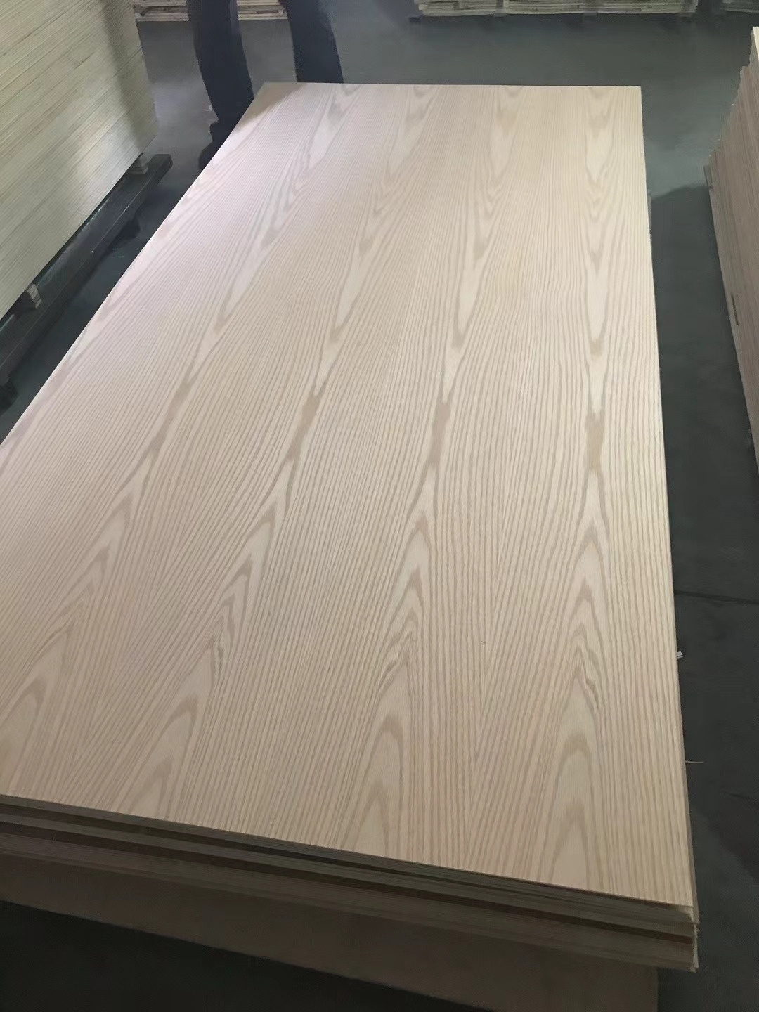 2-25mm Furniture Grade Red Oak Black Walnut Teak Natural Wood Veneer Laminated Fancy Plywood for Dec(图1)